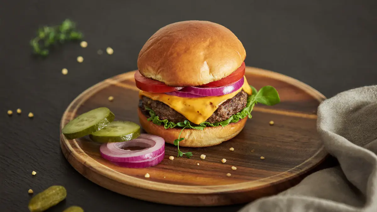 Hamburger uit de airfryer: zo ziet het gerecht eruit